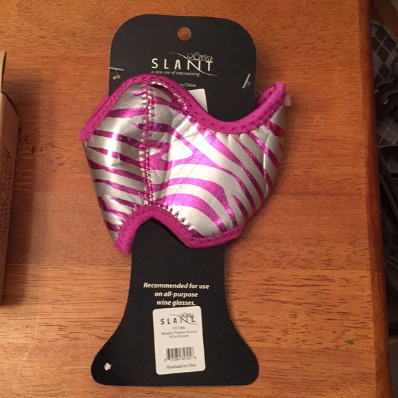 NWT Wine bottle stopper and wine coozie - Picture 3 of 3